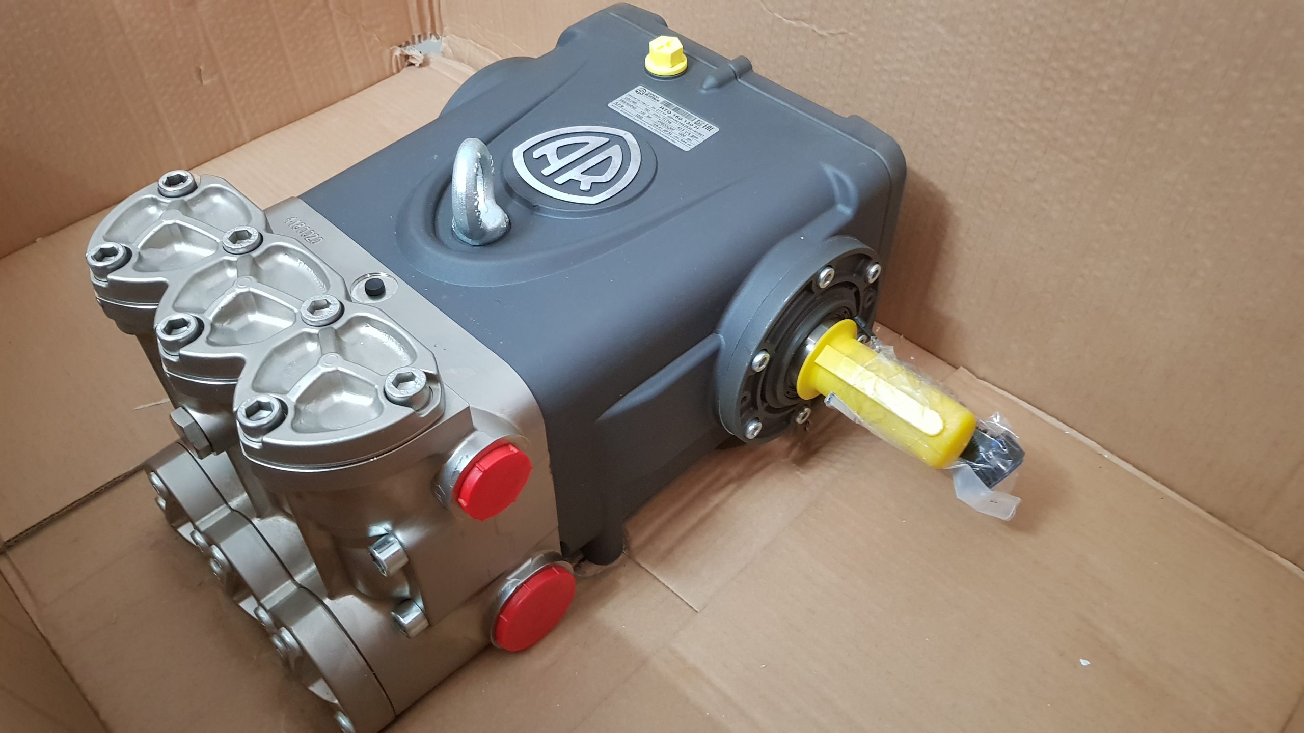 Bơm cho hệ thống rửa điện lưới hotline