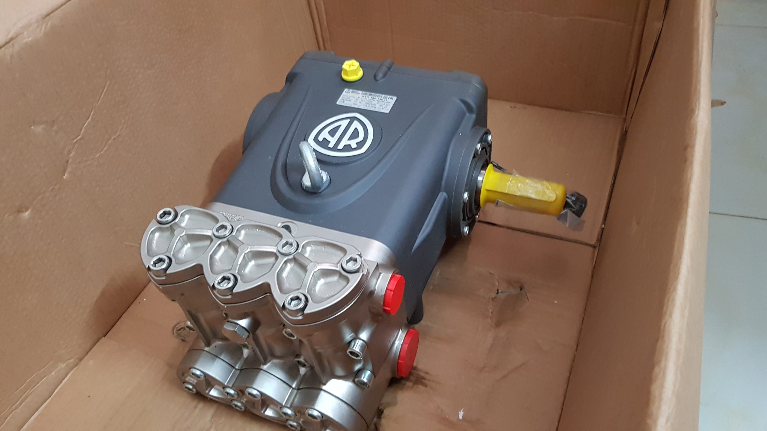 Bơm cho hệ thống rửa đường dây điện hotline 110kV